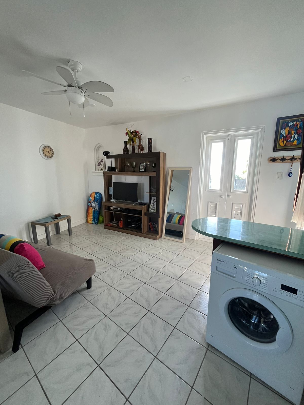 Sea La Vie Studio 8